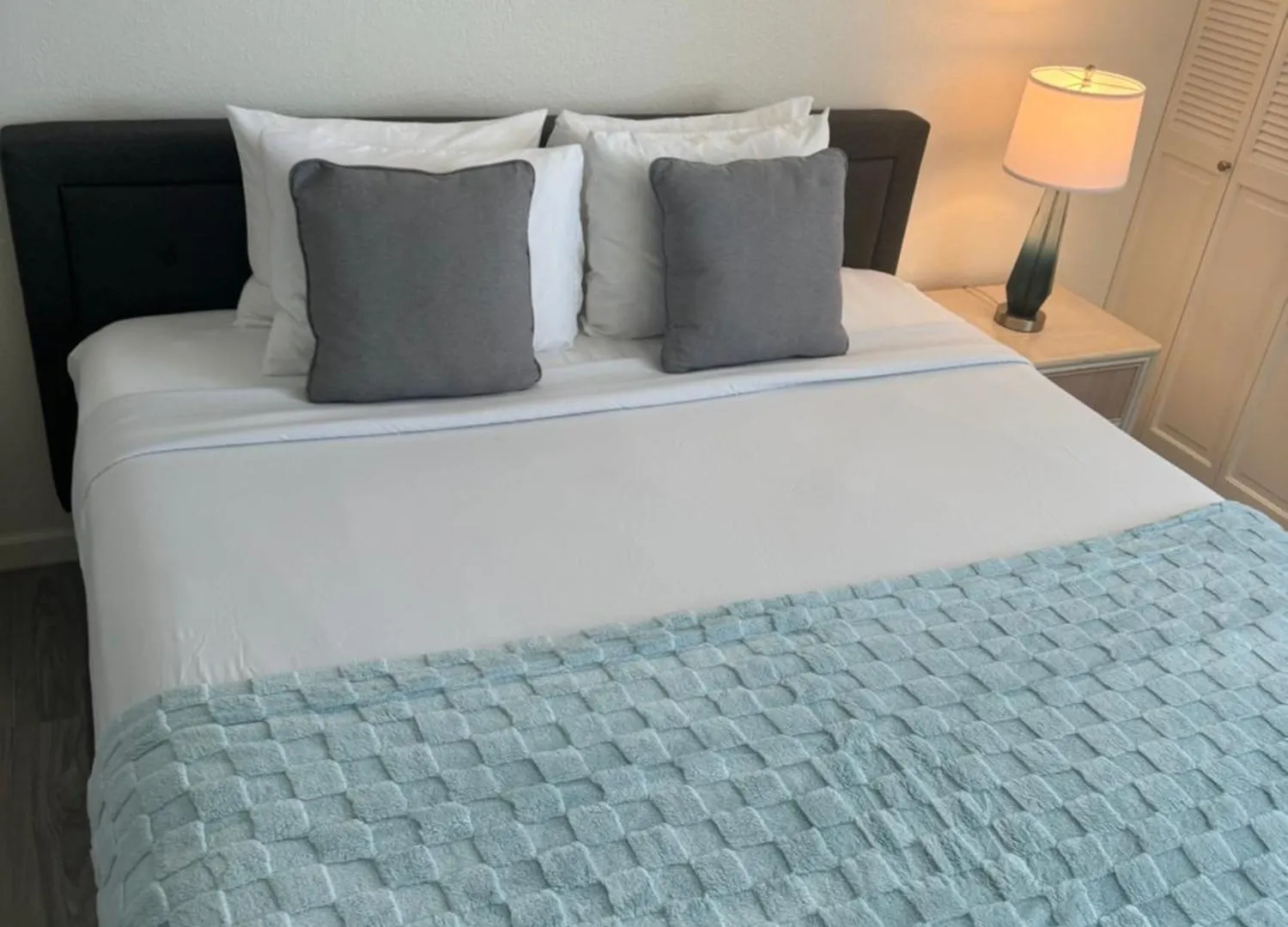 Ferienwohnung 28Th Floor Breathtaking Ocean View With A Kitchen-Free Parking-Corner Unit-King Bed Honolulu